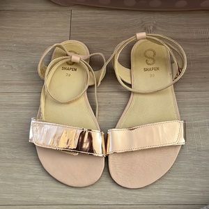 Shapen Daisy size 39 barefoot sandals